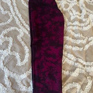 NUX pre-loved majenta and black tie died crop leggings Size medium